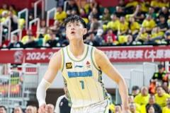 但愿無礙！曾凡博9中5貢獻(xiàn)12分3籃板1助攻重返賽場