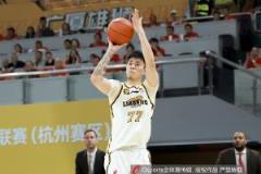 張鎮(zhèn)麟CBA生涯首次無緣總決賽，前四年1亞3冠遺憾止步