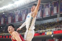 曾凡博賽季報銷引關(guān)注 媒體人呼吁給予合理解釋