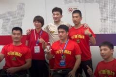 暖心瞬間！孫銘徽G2賽后與輪椅籃球運(yùn)動員合影簽名