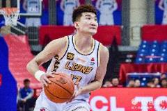 媒體人：廣廈積極求變 孫銘徽提速關(guān)鍵 北京半場需應(yīng)對策略