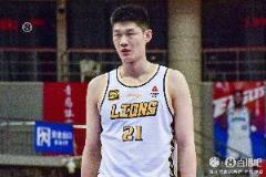 帶隊反超比分！胡金秋首節(jié)0出手次節(jié)6中4 半場10分4板