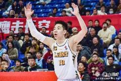 朱俊龍關(guān)鍵三分5中4 獨(dú)得16分7板2助2斷助球隊(duì)取勝