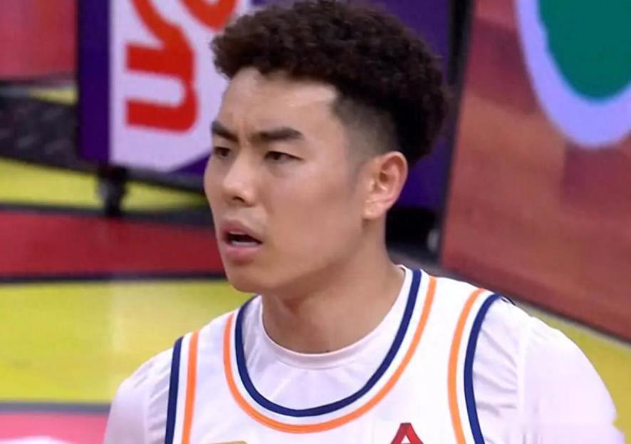 上海休賽季動(dòng)作多！李添榮赴美特訓(xùn)，盧偉考察外援，李弘權(quán)傷情引關(guān)注