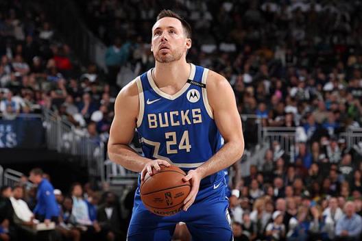 雄鹿兩次倒貼送走后場(chǎng)老將，薪資空間是否得以清理？