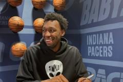 步行者官方發(fā)布懷斯曼簽約照，兩年合同含第二年球隊(duì)選項(xiàng)