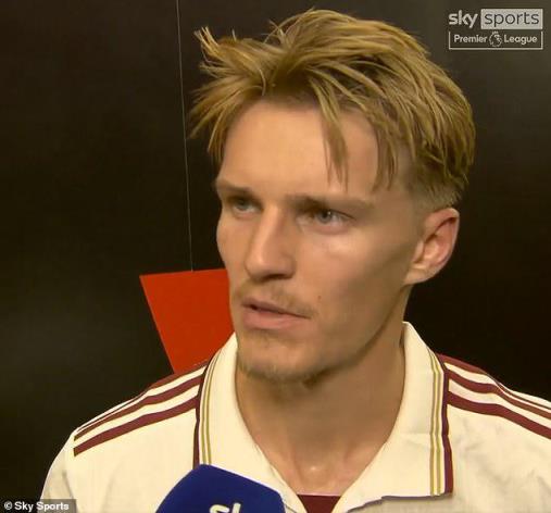 英超新改革引爭(zhēng)議，厄德高中場(chǎng)采訪設(shè)置遭球迷批評(píng)