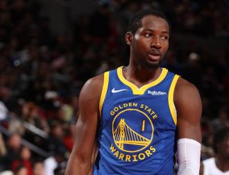 脾氣見長！庫明加被驅(qū)逐：不滿判罰對峙抱怨 鼓掌挑釁裁判